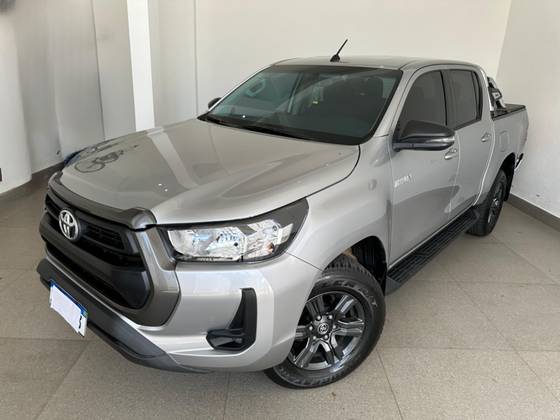 TOYOTA HILUX 2.8 D-4D TURBO DIESEL CD SR 4X4 AUTOMÁTICO